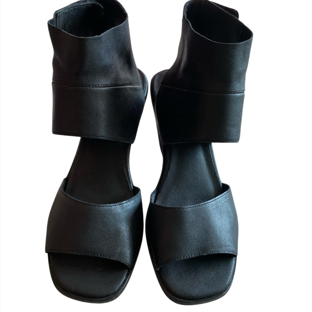 Eileen Fisher Black Arts Ankle Cuff Leather Sandals 7.5 Elegant Tumbled Leather